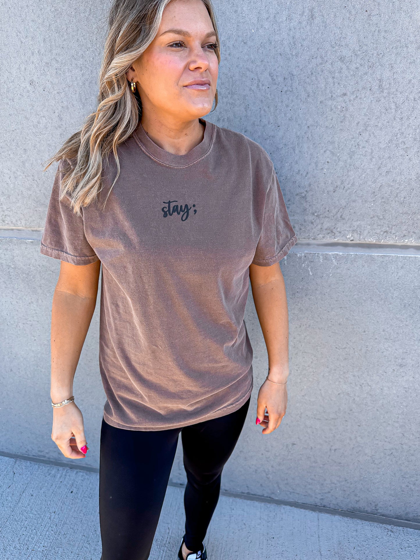 Stay; Tee