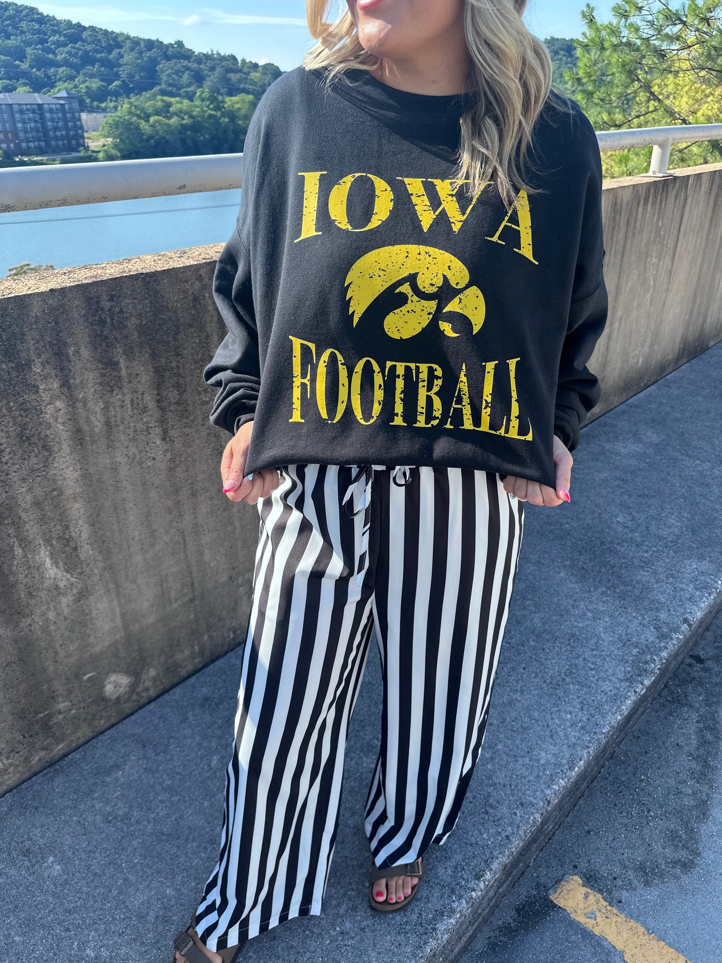 Vintage Iowa Hawkeye Black Sweatshirt