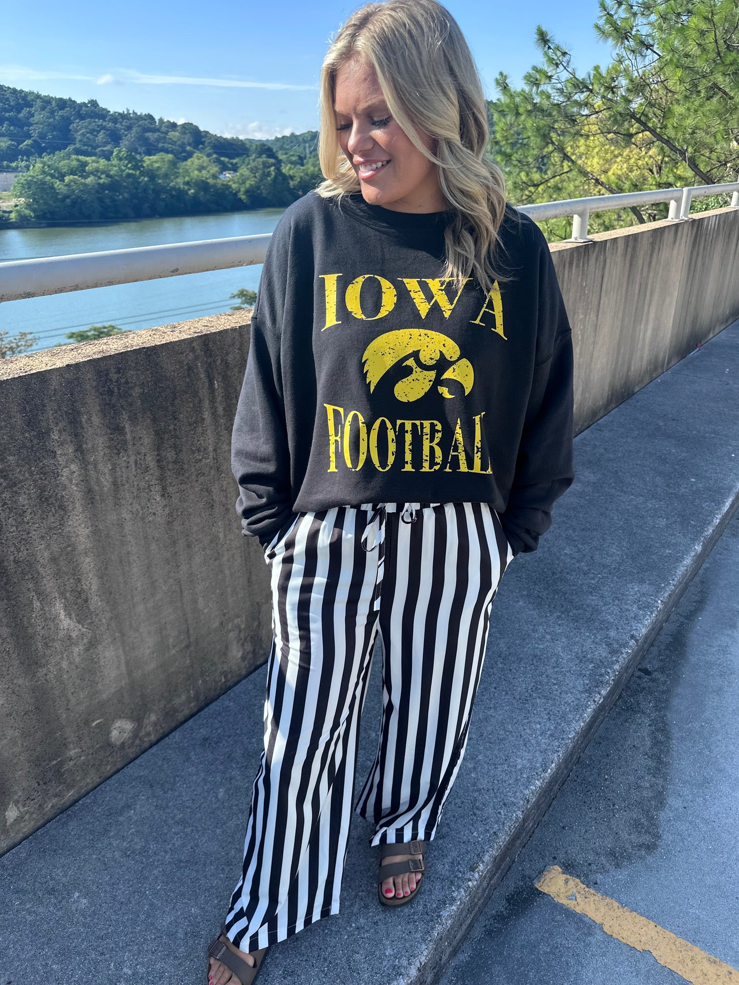 Vintage Iowa Hawkeye Black Sweatshirt