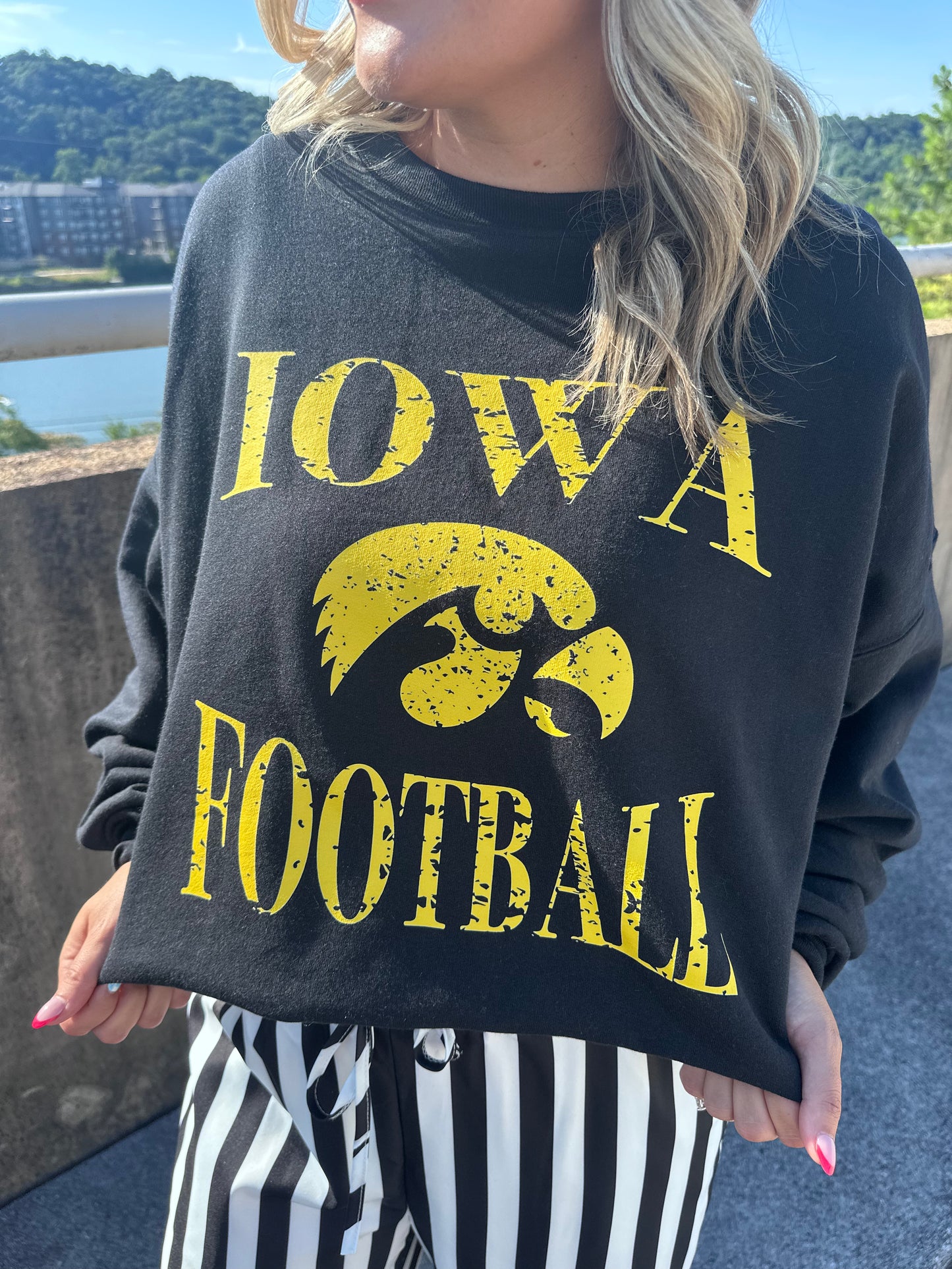 Vintage Iowa Hawkeye Black Sweatshirt